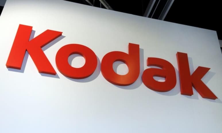 La pandemia del coronavirus ha cambiado la vida de las personas y las compañías de forma a veces drástica. Ejemplo de ello es la firma Eastman Kodak, la cual anteriormente era reconocida por ser líder en ventas de fotografía, ahora ha anunciado su inmersión en el mundo farmacéutico. (ESPECIAL)