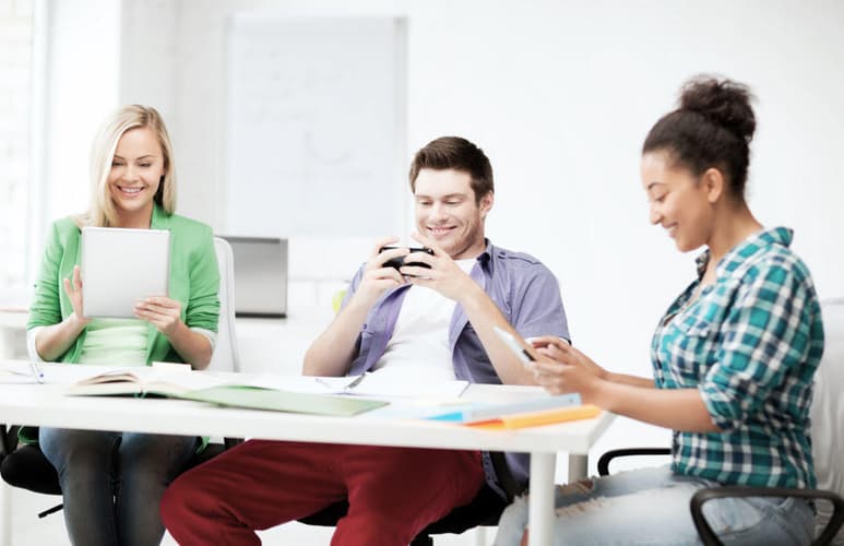 La idea de que los llamados millennials se consideran especiales y expertos en tecnología puede en realidad ser todo un mito. Y es que un estudio afirma que alrededor de cuatro de cada diez consideran que son muy ordinarios como para ser un blanco de interés para los ciberdelincuentes. (ESPECIAL)