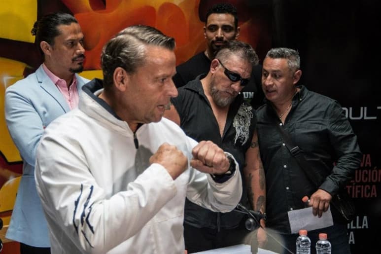 'Si el señor no lo hace no pasa nada, lo voy a agarrar, lo voy a pescar y le voy a terminar de reventar la cara así es que ahí está mi propuesta. Como caballero lo hago', expresó. (INTERNET)
