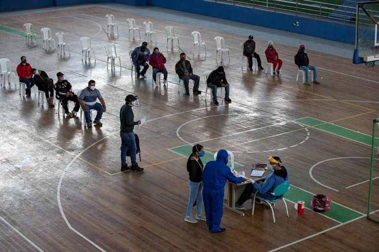 El número de contagiados de COVID-19 en Ecuador ascendió este jueves a 84,370, casi 1,200 más que el miércoles, en tanto que los fallecidos oficiales por la enfermedad subieron a 5,657, con 34 adicionales. (ARCHIVO) 