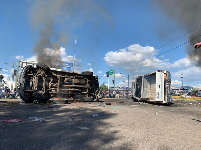 Tras romper los acuerdos con los productores y sin previo aviso, la Comisión Nacional del Agua comenzó la extracción del líquido en la presa conocida como 'Las Vírgenes', hecho que desató la violencia en la zona centro sur del estado, donde la noche de este miércoles se incendiaron edificios y vehículos oficiales. (ESPECIAL)
