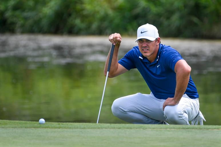 El campeón defensor Brooks Koepka empató la mejor marca de su carrera con un 8 bajo par, para terminar con 62 golpes y tomar la delantera por uno sobre Rickie Fowler en la primera ronda del FedEx St. Jude Invitational. (ARCHIVO)