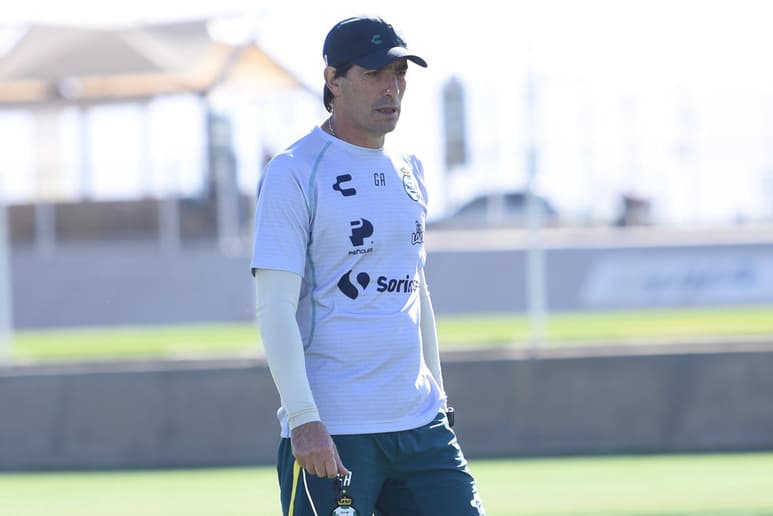 El entrenador de los Guerreros del Santos Laguna aseguró estar conforme con el plantel que cuenta para el torneo Guard1anes 2020. (ARCHIVO)