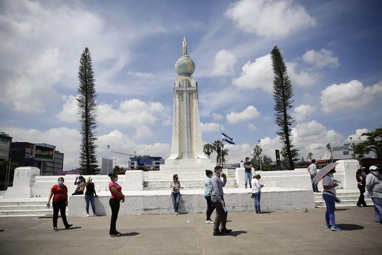 El Salvador acumula hasta este viernes 448 muertes por el coronavirus, al cumplirse cuatro meses del reporte del primer deceso. (ARCHIVO)