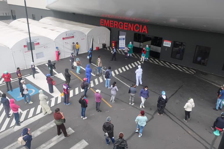 La cifra de positivos por COVID-19 en Ecuador ascendió a 85,355 este viernes, 985 nuevos casos con respecto a la víspera, mientras que los decesos oficiales se cuentan en 5,702, con 45 adicionales, y 3,470 las muertes probables por la enfermedad. (ARCHIVO) 