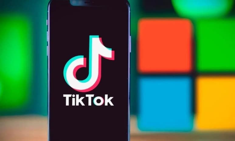 La popular aplicación china TikTok, cuenta con más de 800 millones de usuarios (ESPECIAL)