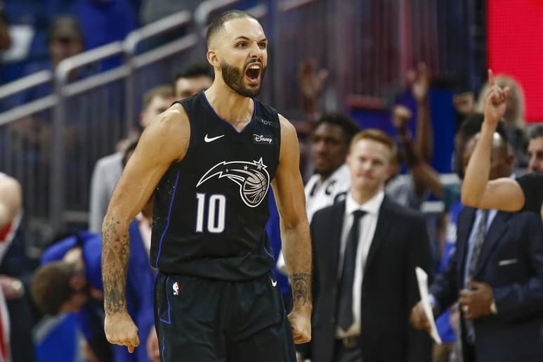 El escolta alero francés Evan Fournier, con 24 puntos, encabezó el ataque de los Magic de Orlando en la cómoda victoria que lograron este viernes por 128-118 ante los diezmados Nets de Brooklyn. (CORTESÍA)
