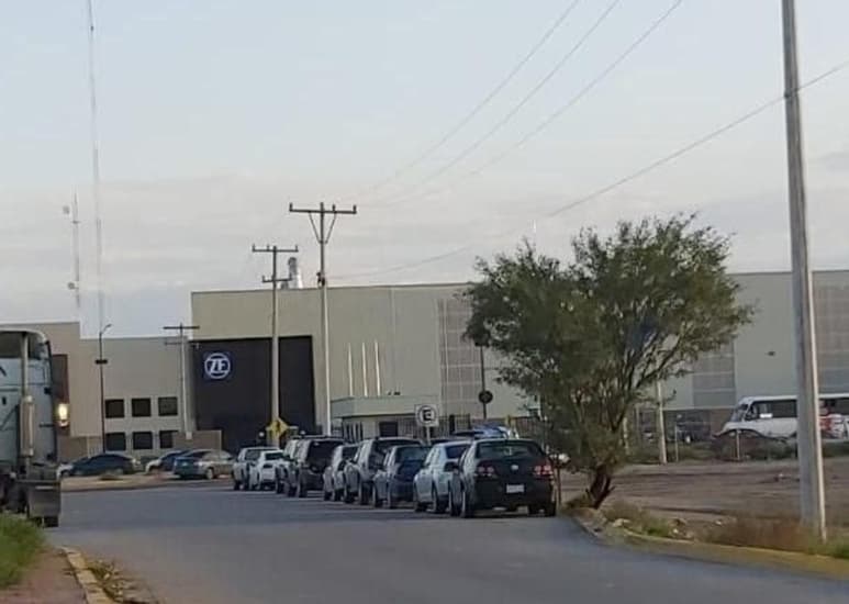 Trabajadores de una empresa especializada en la fabricación de autopartes, localizada en el municipio de Gómez Palacio, denunciaron que son víctimas de discriminación, puesto que están despidiendo a quienes tienen ciertos padecimientos que podrían complicarse de llegar a enfermarse de COVID-19, además que no se les está liquidando conforme a derecho. (ARCHIVO)
