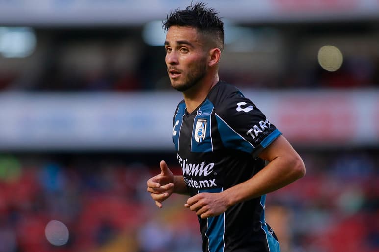 Santos Laguna hizo oficial ayer la contratación del lateral Betsiel Hernández, quien llega tras la salida de Gerardo Arteaga al futbol belga. (ARCHIVO)