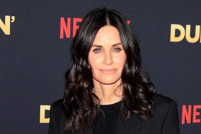 Confirmado. La actriz Courteney Cox se incorpora a la quinta entrega de la famosa saga de terror, Scream.
