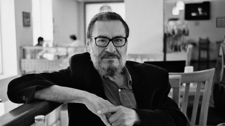 Uno de los poemas más celebrados de su carrera es 'Híkuri', en el que el poeta, traductor, ensayista y editor, emprende un viaje de re-conocimiento interno que se evoca con el consumo de peyote en un rito ancestral de danza y canto rarámuri. (INTERNET)