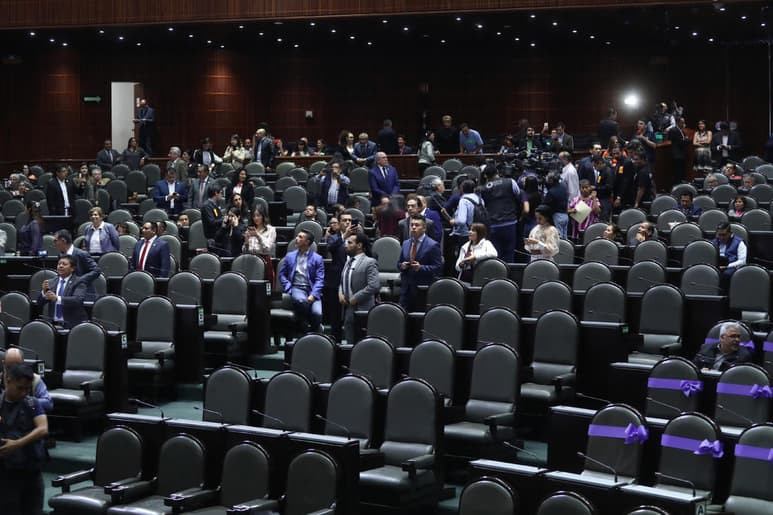 Diputados federales de Morena respaldaron al subsecretario de Salud y Prevención, Hugo López-Gatell, e impulsaron varias etiquetas como #MéxicoConGatell, #GatellSeQueda y #GatellMexicoTeRespalda a través de sus cuentas en la red social de Twitter. (ARCHIVO)