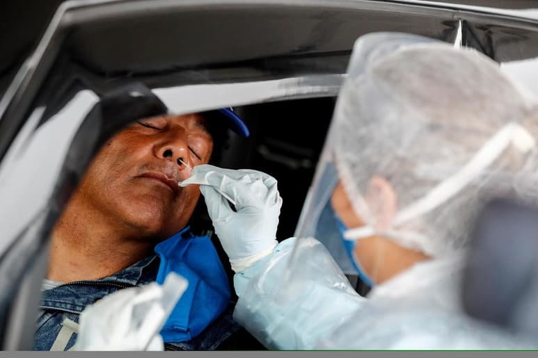 Brasil superó este sábado los 2.7 millones de casos y las 93,000 muertes por COVID-19 tras sumar 45,392 contagios y 1,088 decesos en las últimas 24 horas, informó el Ministerio de Salud. (ARCHIVO)