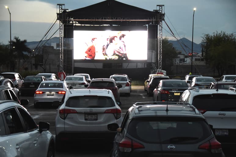 Atrajo a laguneros. Las funciones de la película Grease reunieron a cientos de fanáticos.