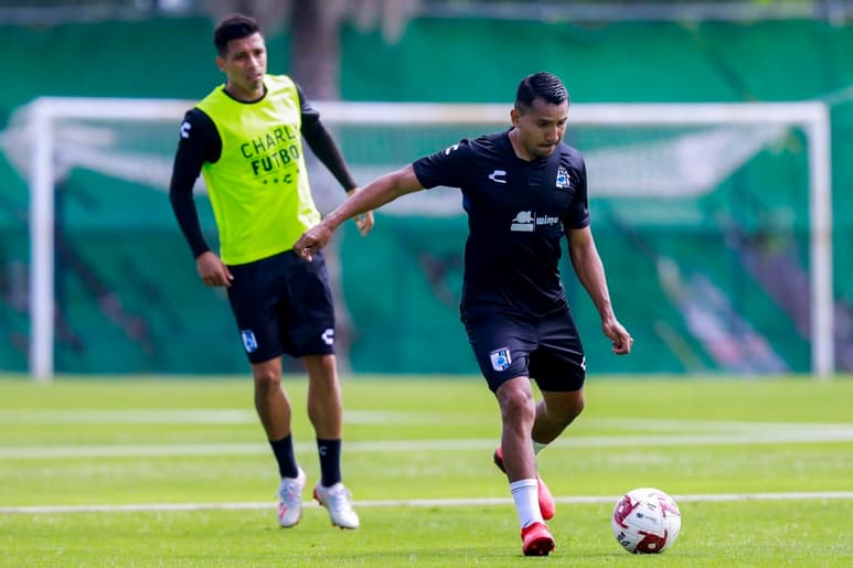 Los Gallos Blancos de Querétaro salen como favoritos para derrotar al Mazatlán FC, hoy en La Corregidora.