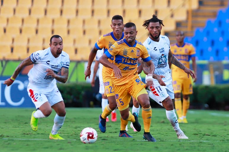 Tigres se fue al frente en el marcador, pero Tuzos rescató el empate a pocos minutos del final.