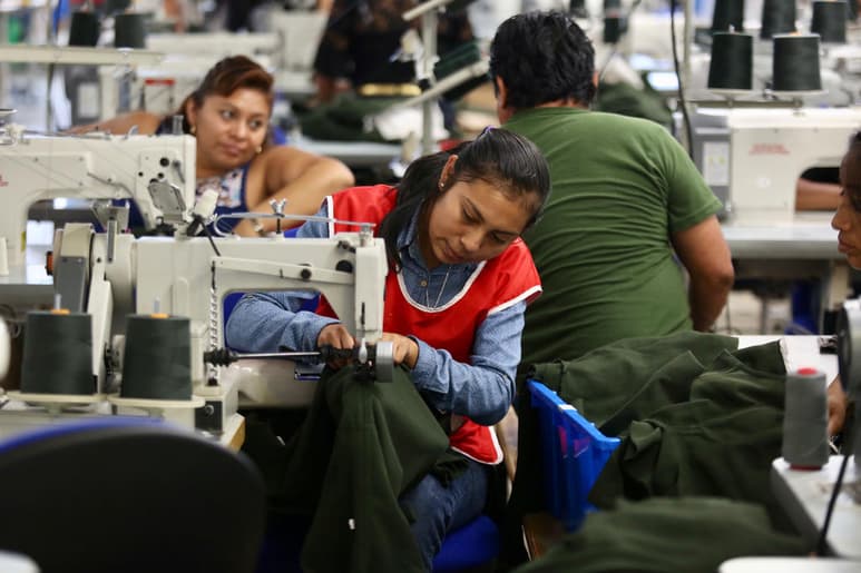 Ya se venía de un retroceso de 0.3% en 2019, y con la caída de la economía de 18.9% en el segundo trimestre respecto al mismo periodo de 2019 se profundiza la recesión. (ARCHIVO)