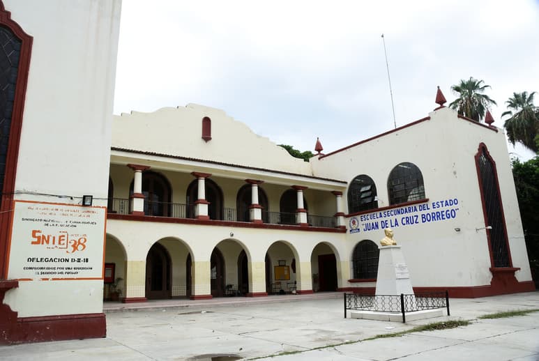 El edificio ubicado sobre la avenida Juárez, frente al Bosque Venustiano Carranza, ya no recibirá más alumnos durante las tardes. (EL SIGLO DE TORREÓN)