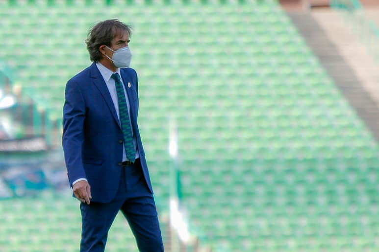 Guillermo Almada, técnico de los Guerreros, continúa sin perder en la cancha del Estadio Corona. (JAM MEDIA)