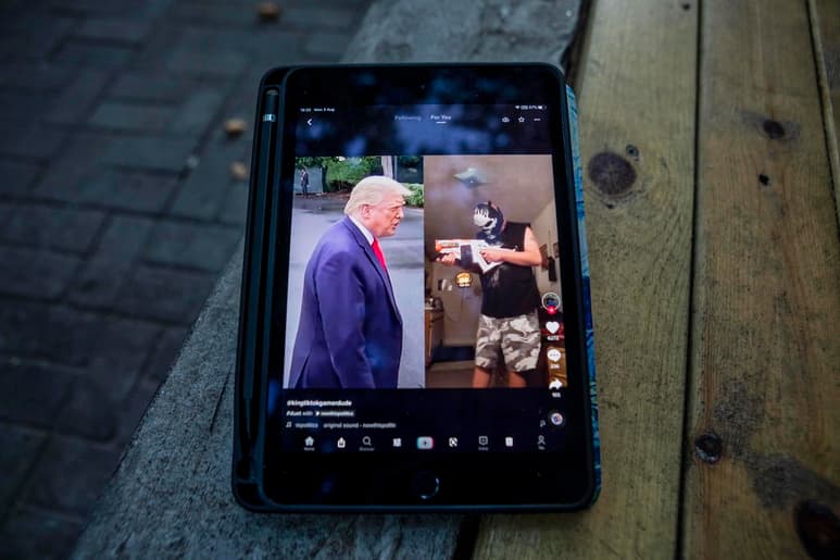 El presidente estadounidense, Donald Trump, dio hoy hasta el 15 de septiembre a la aplicación de vídeos sociales TikTok, propiedad de la china ByteDance, para pasar a manos de capital estadounidense o enfrentarse a su prohibición de operar por motivos de seguridad nacional. (EFE)
