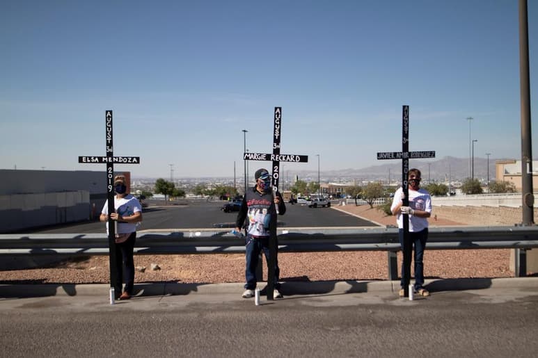 El Gobierno de México conmemoró este lunes el primer aniversario de la masacre de latinos en un Walmart de El Paso (Texas) reivindicando que fue un acto de 'terrorismo' supremacista dado que el responsable, Patrick Crusius, confesó que quería matar el máximo número de mexicanos posible. (EFE)