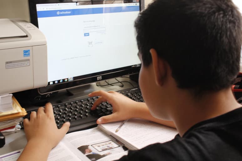Coahuila se sumará al esquema que anunció ayer el secretario de Educación Pública (SEP), Esteban Moctezuma, de iniciar el Ciclo Escolar 2020-2021 de manera virtual. (ARCHIVO)