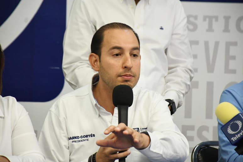 En conferencia de prensa, el líder panista reconoció el esfuerzo de las autoridades educativas para no exponer a los menores de un contagio masivo al regresar a clases.
(ARCHIVO)