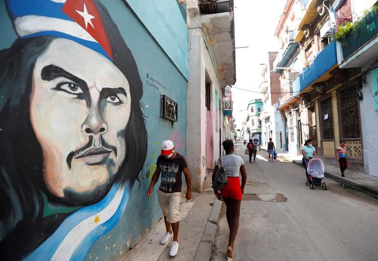 Cuba confirmó este miércoles 25 nuevos contagios de la COVID-19, una tendencia al alza que se mantiene tras la aparición de varios brotes de la enfermedad en las provincias occidentales de La Habana y Artemisa. (ARCHIVO)