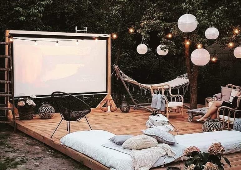  Si deseas crear tu propio espacio en casa donde puedas ver películas de tu elección, una pequeña sala de cine en tu hogar es tu opción ideal para disfrutarlo en grande.  (ESPECIAL)