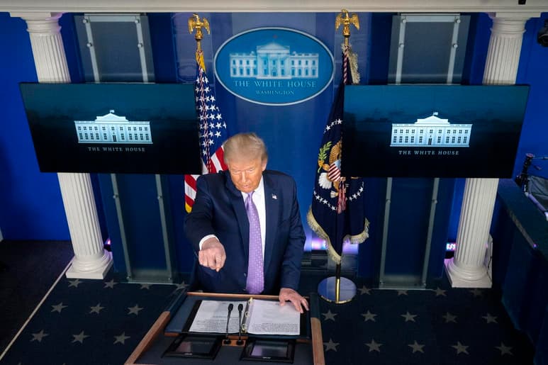 Facebook eliminó por primera vez el miércoles una publicación del presidente estadounidense Donald Trump por violar su política contra propagar información falsa sobre el coronavirus. (EFE)