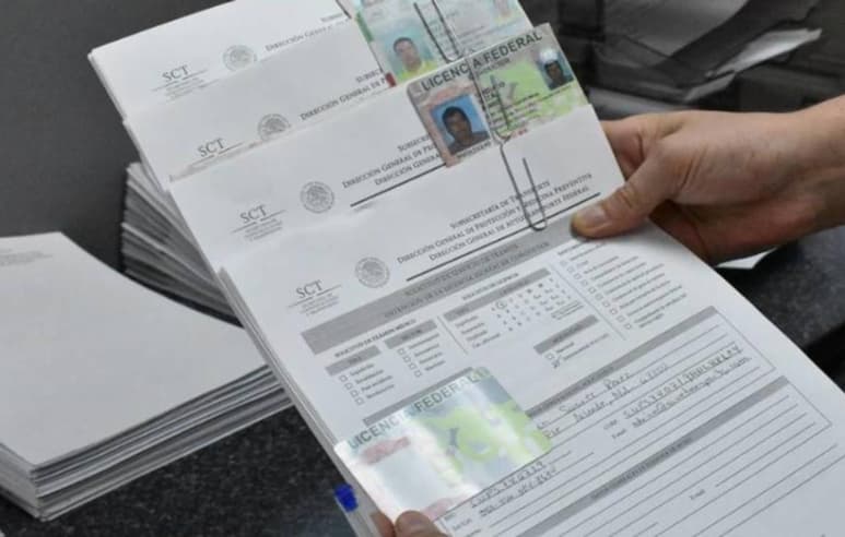 Así lo informó el Centro SCT de Coahuila, y que los trámites se mantienen suspendidos como parte de las disposiciones emitidas por el gobierno de México para contener la propagación del COVID-19.
(ARCHIVO)
