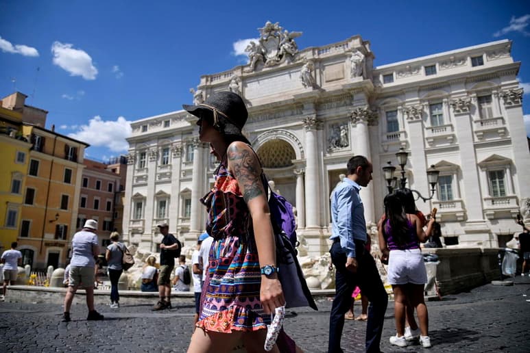 Los contagios por coronavirus en Italia aumentaron a los 402 respecto a los 384 de este miércoles y se sumaron 6 fallecidos más en las ultimas 24 horas. (EFE)