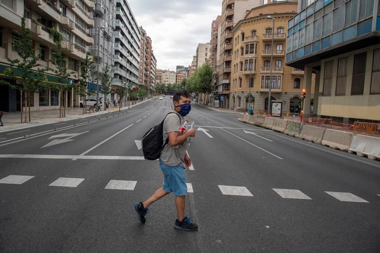 El director de Emergencias Sanitarias de la Organización Mundial de la Salud (OMS), Mike Ryan, expresó hoy su confianza en que la adopción de medidas 'sofisticadas' de contención del virus eviten tener que volver a los confinamientos masivos. (ARCHIVO)