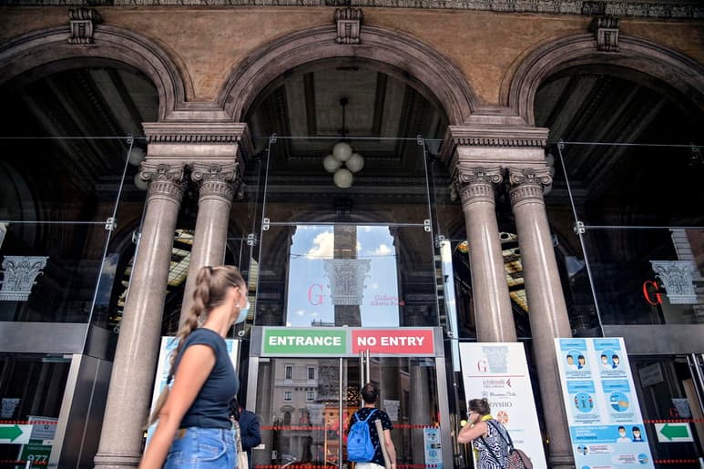 Italia registra un repunte en los contagios de coronavirus, al registrar 552 frente a los 402 del jueves y tres fallecidos en las ultimas veinticuatro horas. (ARCHIVO)