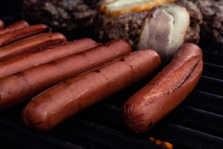Aunque los perros suelen disfrutar mucho de este alimento, es importante hablar de su composición y el efecto que tiene sobre ellos. (ESPECIAL)