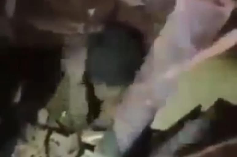 La menor permaneció enterrada en los escombros por más de un día hasta que equipos de rescate consiguieron dar con su paradero (CAPTURA)