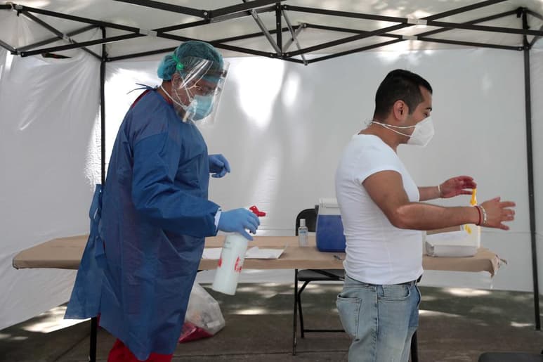 El Departamento de Salud y Servicios Humanos (HHS) de Estados Unidos y la Secretaría de Salud en México (SSa) lanzaron un acuerdo de cooperación, que tendrá una inversión superior a los 3 millones de dólares, para reforzar la respuesta binacional ante el COVID-19, que llevarán a cabo los Centros para el Control de Enfermedades (CDC) y la Fundación México-Estados Unidos para la Ciencia (Fumec). (EL UNIVERSAL)