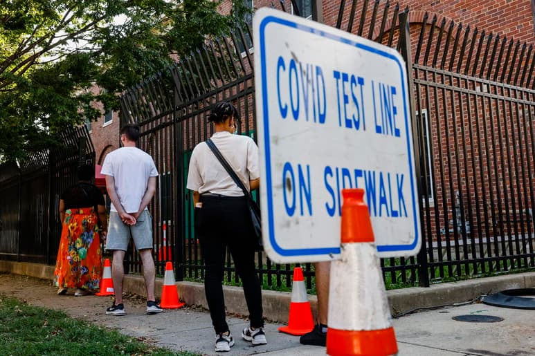 Estados Unidos (EUA), el país más afectado por la pandemia de coronavirus, superó este domingo los 5 millones de casos confirmados de COVID-19, con 162,441 fallecidos, según el recuento independiente de la Universidad Johns Hopkins. (ARCHIVO)