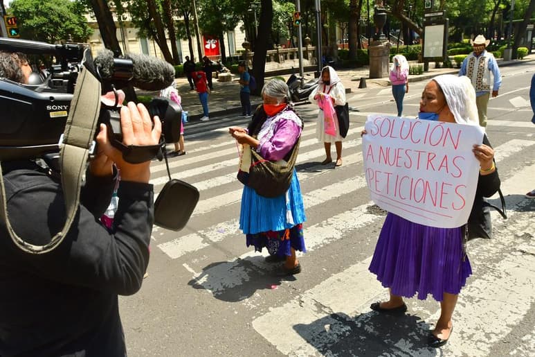 El programa IMSS-Bienestar opera en 19 estados del país y otorga atención médica y medicamentos gratuitos a más de 12 millones de personas, de las cuales 4.4 millones de beneficiarios residen en localidades con población indígena, informó el Instituto Mexicano del Seguro Social (IMSS). (ARCHIVO)