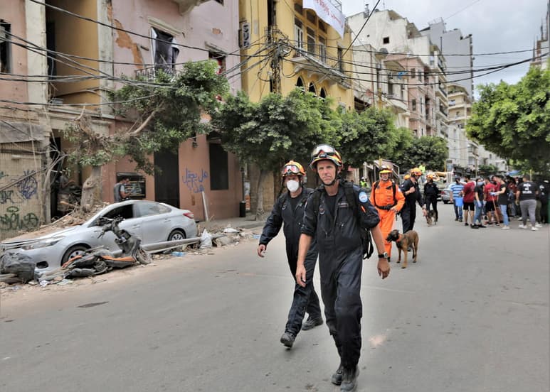 La potente explosión de Beirut se ha cobrado sus dos primeras víctimas políticas, los ministros de Información y Medio Ambiente, mientras que cinco días después del devastador suceso hay poca esperanza de encontrar supervivientes debajo de los escombros. (EFE)