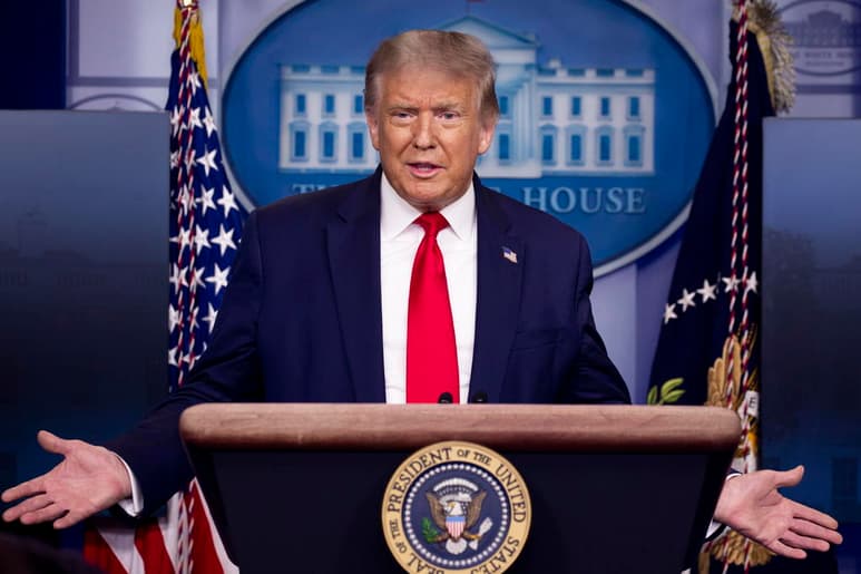El presidente de Estados Unidos, Donald Trump, afirmó este domingo que le parece buena idea se añada su cara a los rostros esculpidos de cuatro mandatarios del país en el monte Rushmore. (ARCHIVO) 