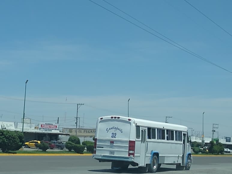 El costo del refrendo en el servicio de transporte público es alrededor de 3 mil 700 pesos.
