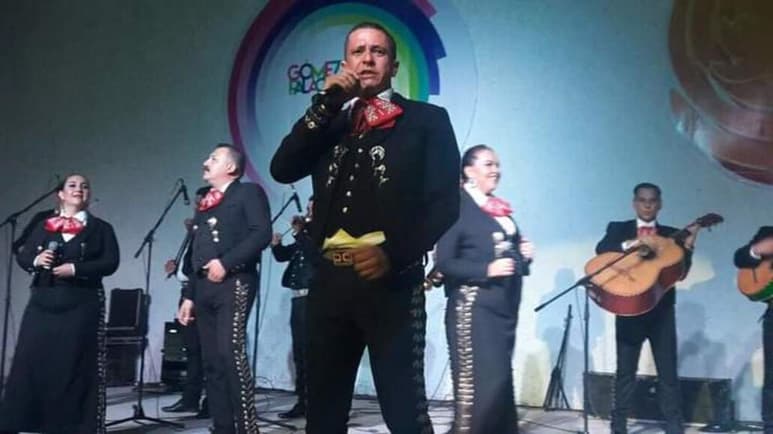 En sus orígenes contaron con el apadrinamiento de cantantes como María de Lourdes y La Prieta Linda.