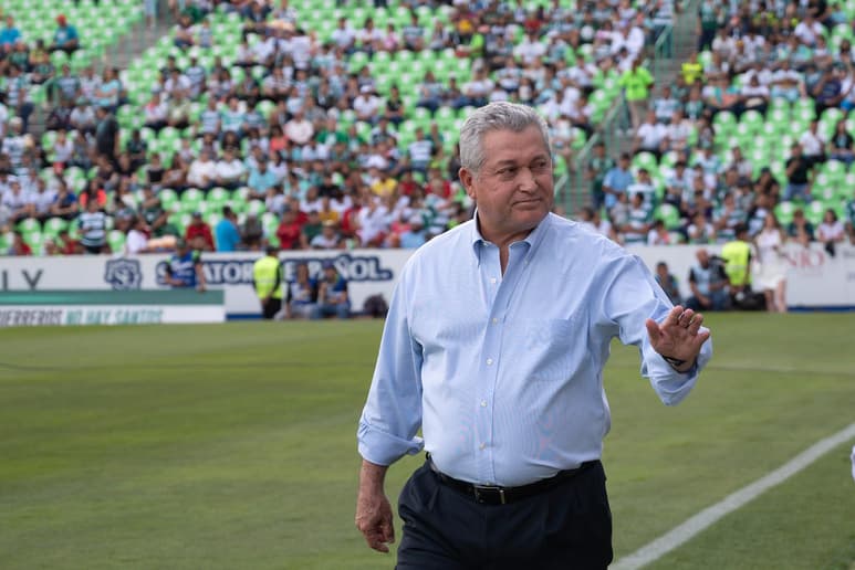 Víctor Manuel Vucetich se estrenará dirigiendo al Guadalajara en la jornada 5, cuando reciban en el Estadio Akron al Atlético de San Luis. (ARCHIVO)