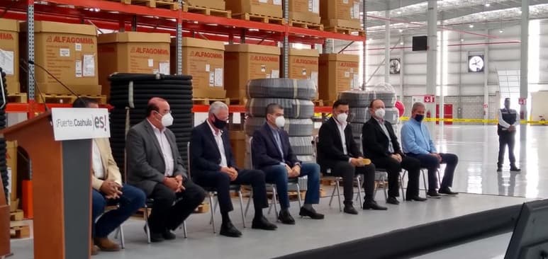 En el evento estuvieron presentes el gobernador, Miguel Ángel Riquelme, el alcalde, Jorge Zermeño, empresarios y funcionarios.
(JESÚS GALINDO)