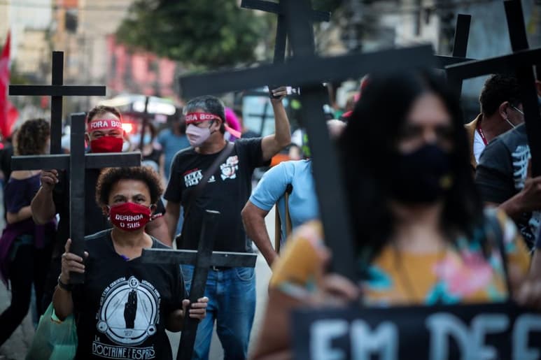 Latinoamérica, con 218,000 muertos por coronavirus (100,000 de ellos en Brasil), superó hoy a Europa en número de fallecidos, según las cifras de la OMS. (ARCHIVO)