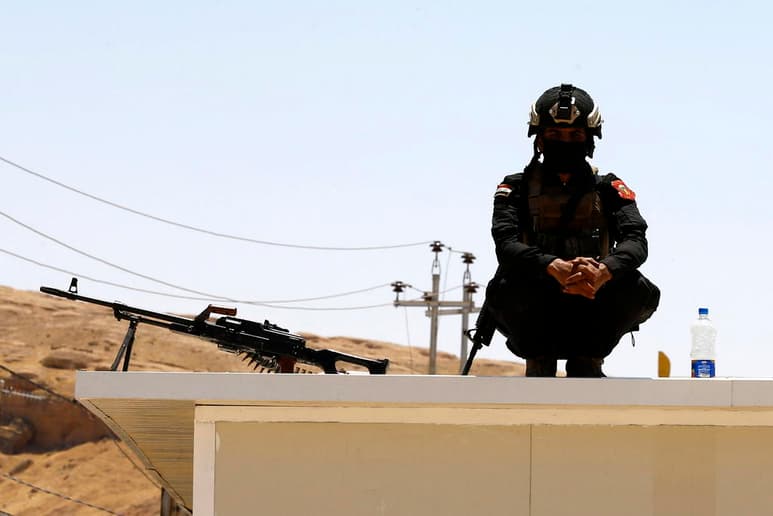 Irak calificó de 'violación grave' a su soberanía el ataque turco que hoy causó la muerte de dos comandantes de su guardia fronteriza y un conductor cuando viajaban en un vehículo por la localidad de Sidakan. (ARCHIVO)