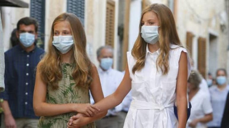 Las hijas de los reyes de España, Leonor y Sofía, son dos jóvenes que tienen una gran relación y complicidad como hermanas, ambas se tienen mucho cariño y respeto en cualquier circunstancia de sus vidas. (INTERNET)