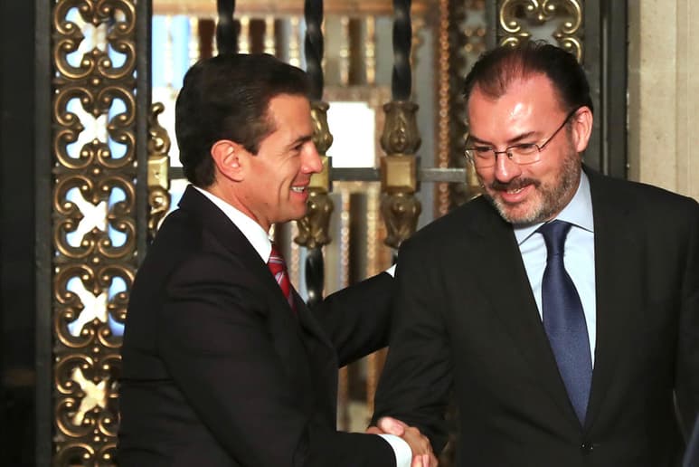 El Fiscal General fue cuestionado por los seminaristas sobre la diferencia que la FGR ha dado al caso de Emilio Lozoya y al de Rosario Robles. (ARCHIVO)