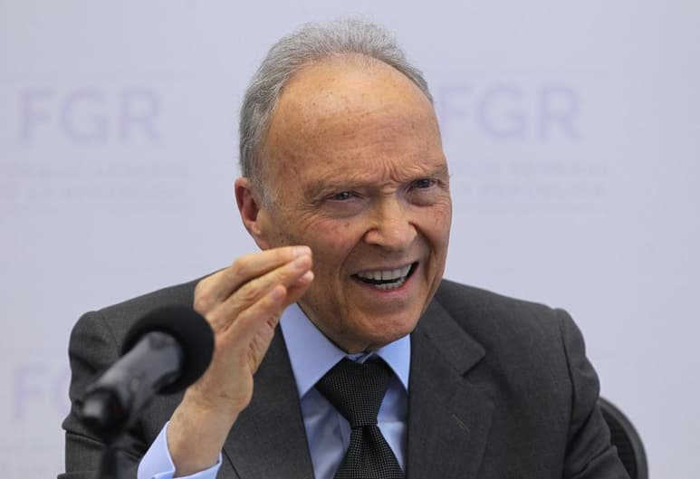 El fiscal general de México, Alejandro Gertz Manero, defendió este miércoles que el exdirector de Pemex Emilio Lozoya, imputado por la red de sobornos de la trama Odebrecht, reciba 'beneficios procesales' a cambio de destapar la red de corrupción del Gobierno de Enrique Peña Nieto (2012-2018). (EFE)